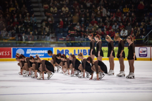 Figure skaters in position before routine at Frosty Mug 2020.